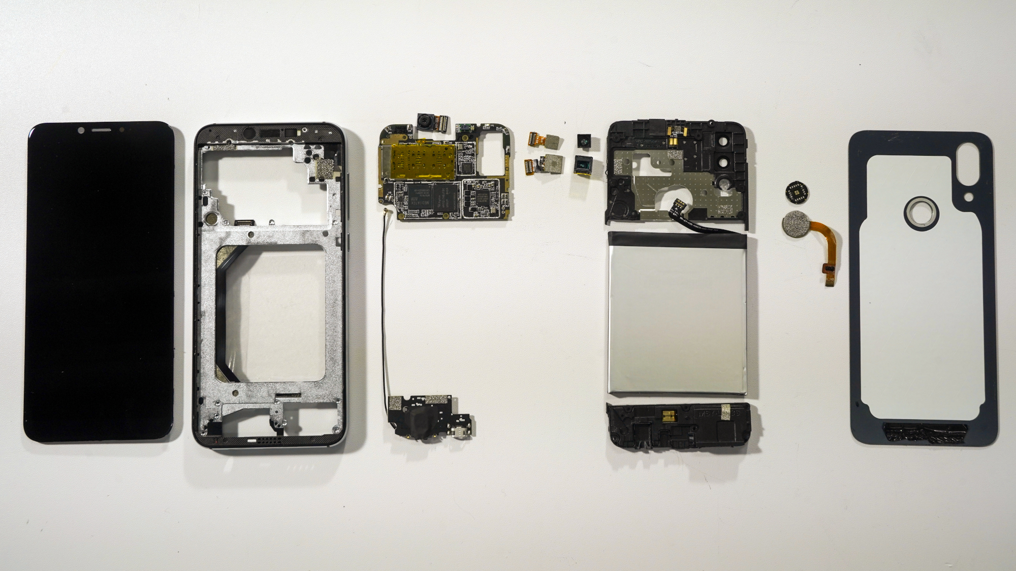1万円台スマホ6機種分解、構造酷似も機種ごとに設計（3ページ目