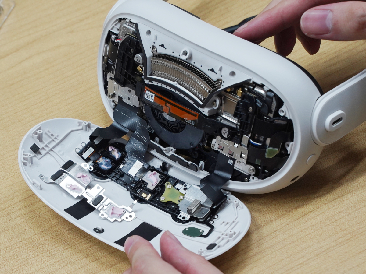 小さく“スッキリ”したMeta Quest 3の基板、内部に試行錯誤の痕跡（2