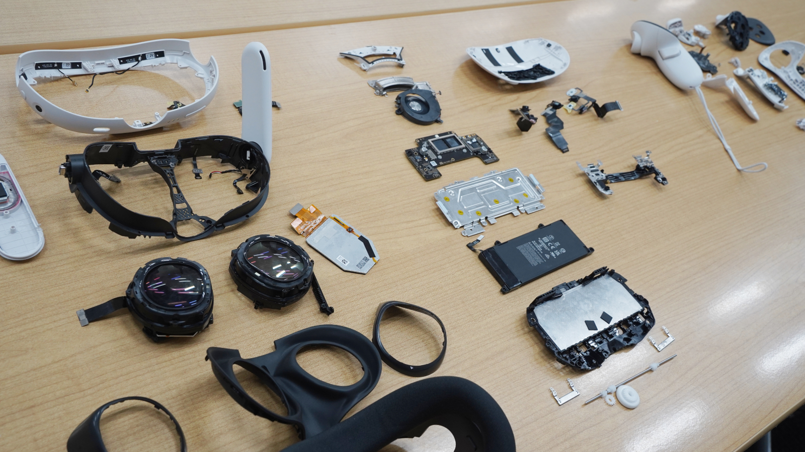  quest pro　(故障部あり) これがコンピューターの未来だとしたら、私たちは決して修理できないで