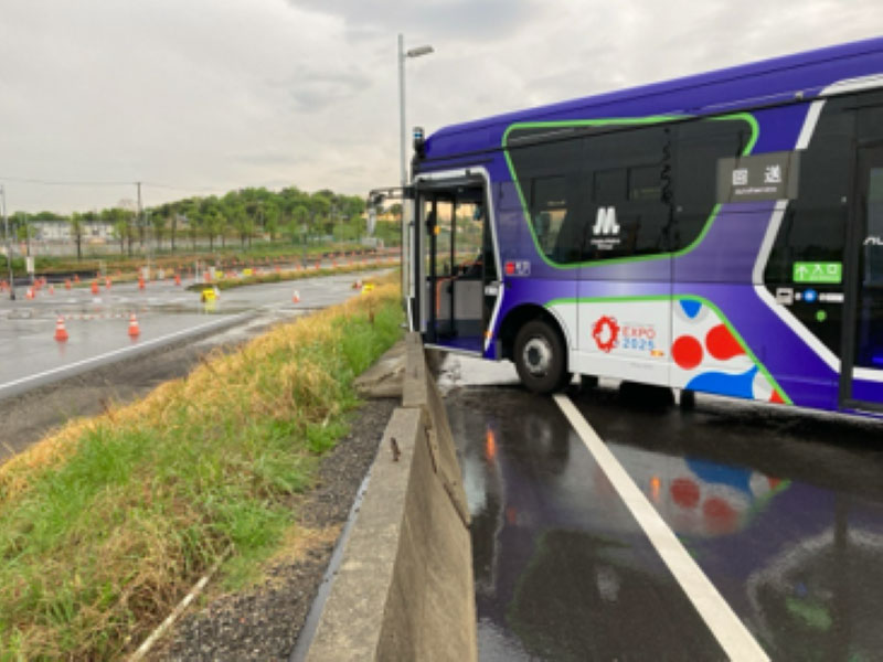 3位は「万博の自動運転バス事故、通信設定ミスでブレーキ利かず　DoS攻撃に似た状態」20代以下の注目トップ10