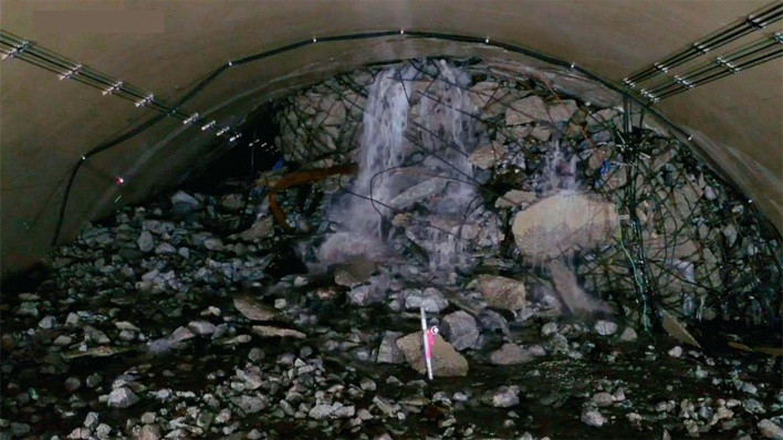 2位は「高水圧で壁厚30cmのトンネル崩落」部課長層の注目トップ10