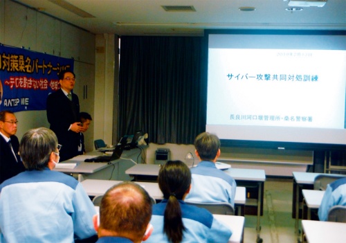 水資源機構では三重県警とのサイバー合同訓練を実施した実績がある。サイバー攻撃があるとの想定で、各種訓練に励んだりするダム管理者はまれだ（写真：水資源機構）