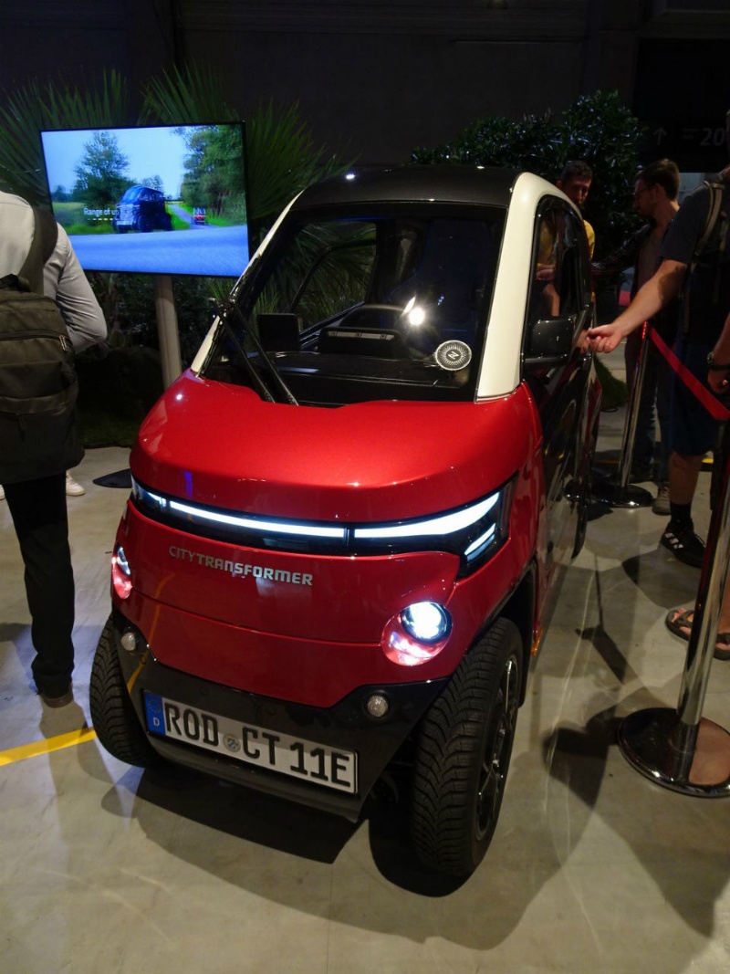 イスラエル発の車幅が変わる街乗りev 駐車時狭く高速時ワイドに 日経クロステック Xtech イスラエル発の車幅が変わる街乗りev 駐車時狭く高速時ワイドに 日経クロステック Xtech