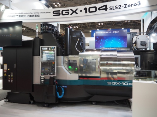 図　門型平面研削盤「SGX-126」と「SGX-104」