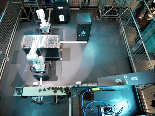 英AMTが展示した生産ラインのデモ