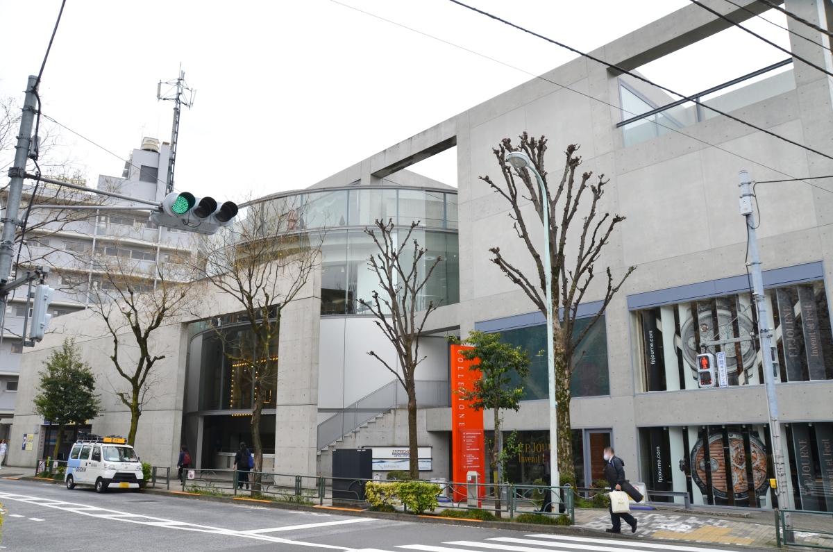 「LA COLLEZIONE（ラ コレッツィオーネ）」（東京都港区南青山6-1-3）のイベントホールは、音楽ライブや結婚式の2次会などに利用されている（写真：渡辺 圭彦）