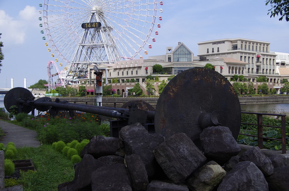 現代タワーの威容や前川國男建築への思慕など、横浜・桜木町が