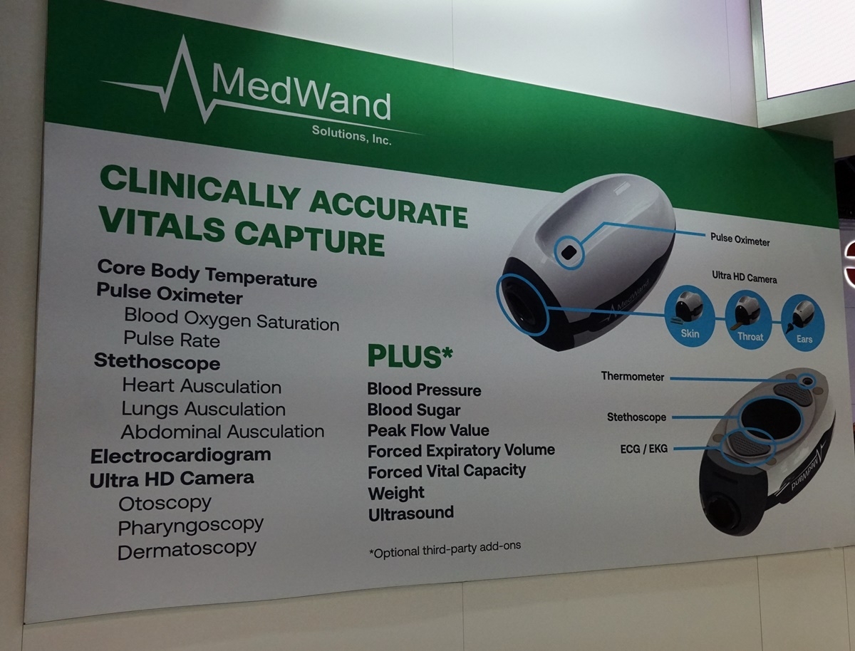 1台で複数の生体データを取得できる小型の医療機器「MedWand」 （撮影：日経クロステック）