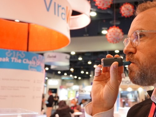 米Opteev Technologiesが開発中の呼気分析デバイス「ViraWarn」