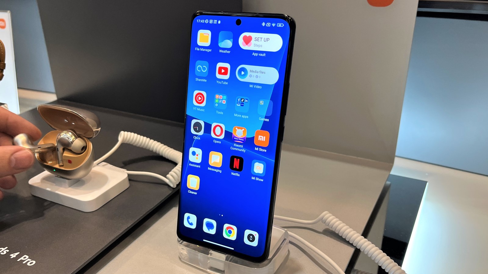 シャオミがMWCで新型スマホ「Xiaomi 13」など発表、電動キック 