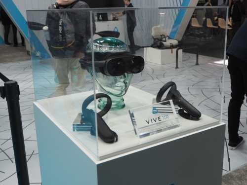「VIVE XR Elite」をはじめ、HTC製の最新VR HMDなどが多数展示されていた