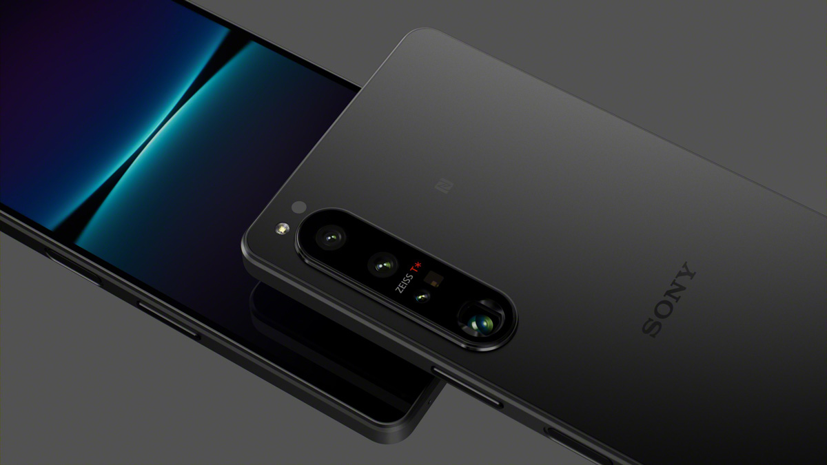 スマートフォンでは珍しい光学ズームを備えた「Xperia 1 IV」（ソニー）