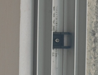 同教室の外れ止めを補修した後の様子(写真:日経アーキテクチュア)