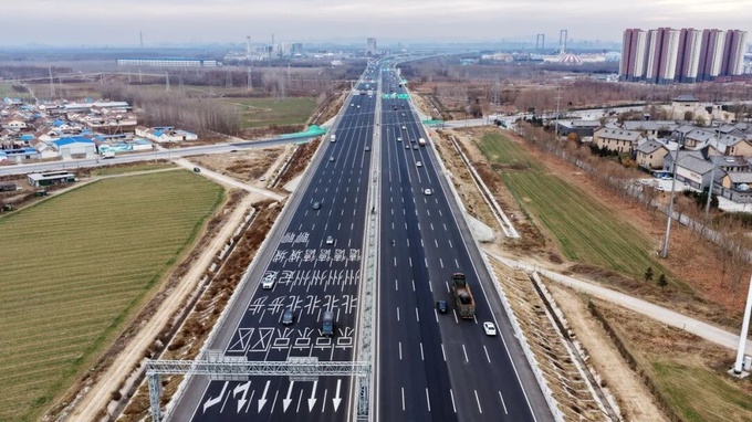【中古】 中国の道　異なる現代化の道 中国初 高速道路片道「3車線から6車線」拡張プロジェクトが開通 | 日経