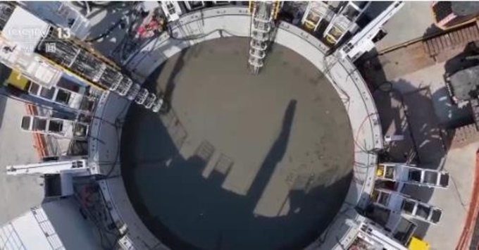 掘削直径24メートルのシャフト掘削機 中国江蘇省で稼働開始 | 日経