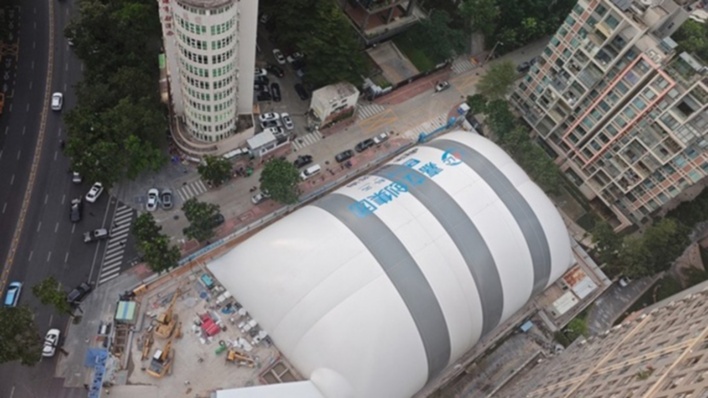 中国深セン 街頭に出現した「巨大枕」 実は最先端技術