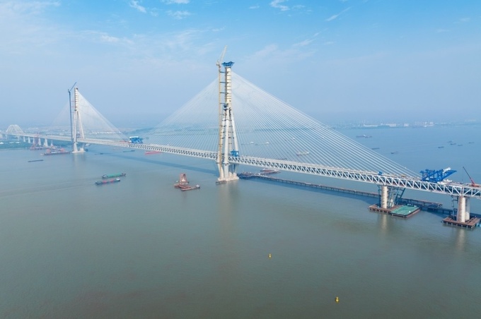 常泰長江大橋が全線貫通（2024年6月11日提供）。(c)CGTN Japanese