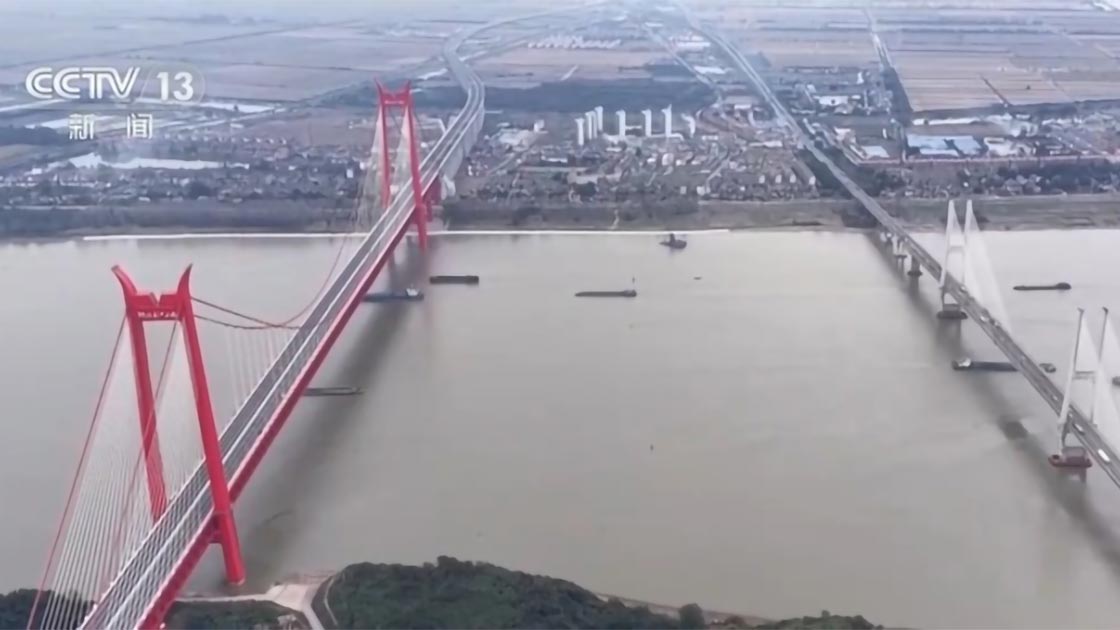 世界初の斜張つり橋複合構造橋梁　中国の銅陵長江三橋が開通