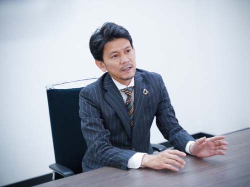 図2●VPP Japanとアイ・グリッド・ソリューションズの社長を務める秋田智一氏(アイ・グリッド・ソリューションズ提供)