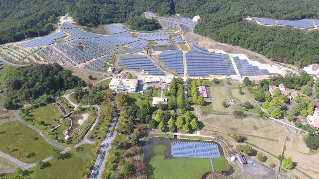安芸高田市に地域共生型の太陽光と蓄電所、ウエストが稼働