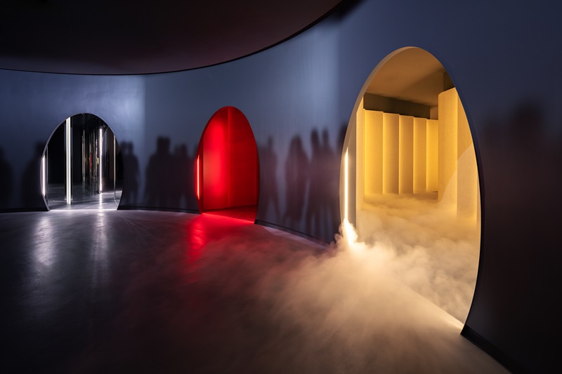 万博「ウーマンズ パビリオン」の白い膜ファサード、ドバイ万博日本館