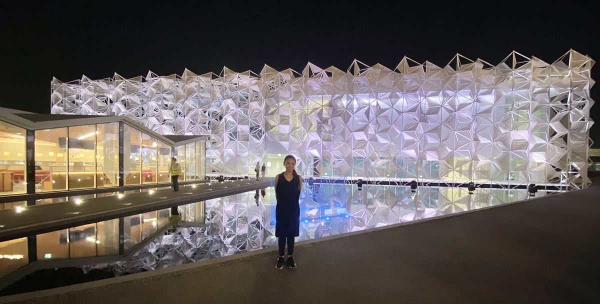 万博「ウーマンズ パビリオン」の白い膜ファサード、ドバイ万博日本館