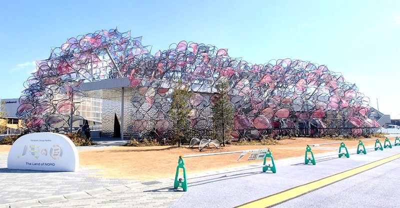 万博「ウーマンズ パビリオン」の白い膜ファサード、ドバイ万博日本館