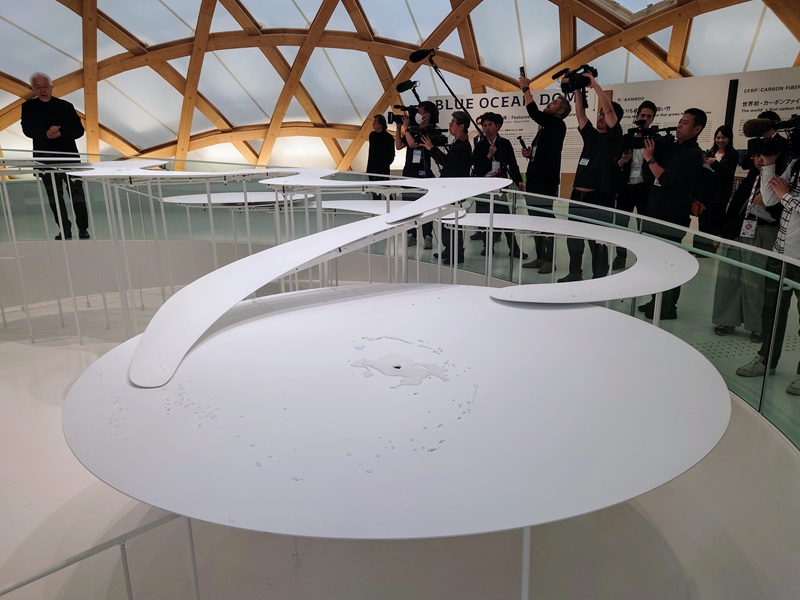万博に世界初のCFRP構造ドーム建築、坂茂氏が設計した「BLUE