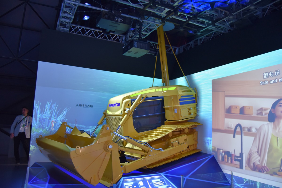 未来は遠隔「水中施工ロボット」、コマツと青木あすなろ建設が
