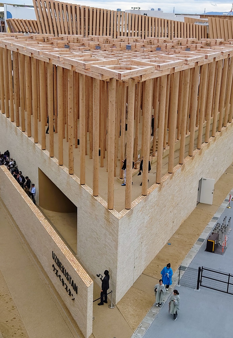 大阪・関西万博の美しい木立「ウズベキスタン館」、屋上の森は日本の