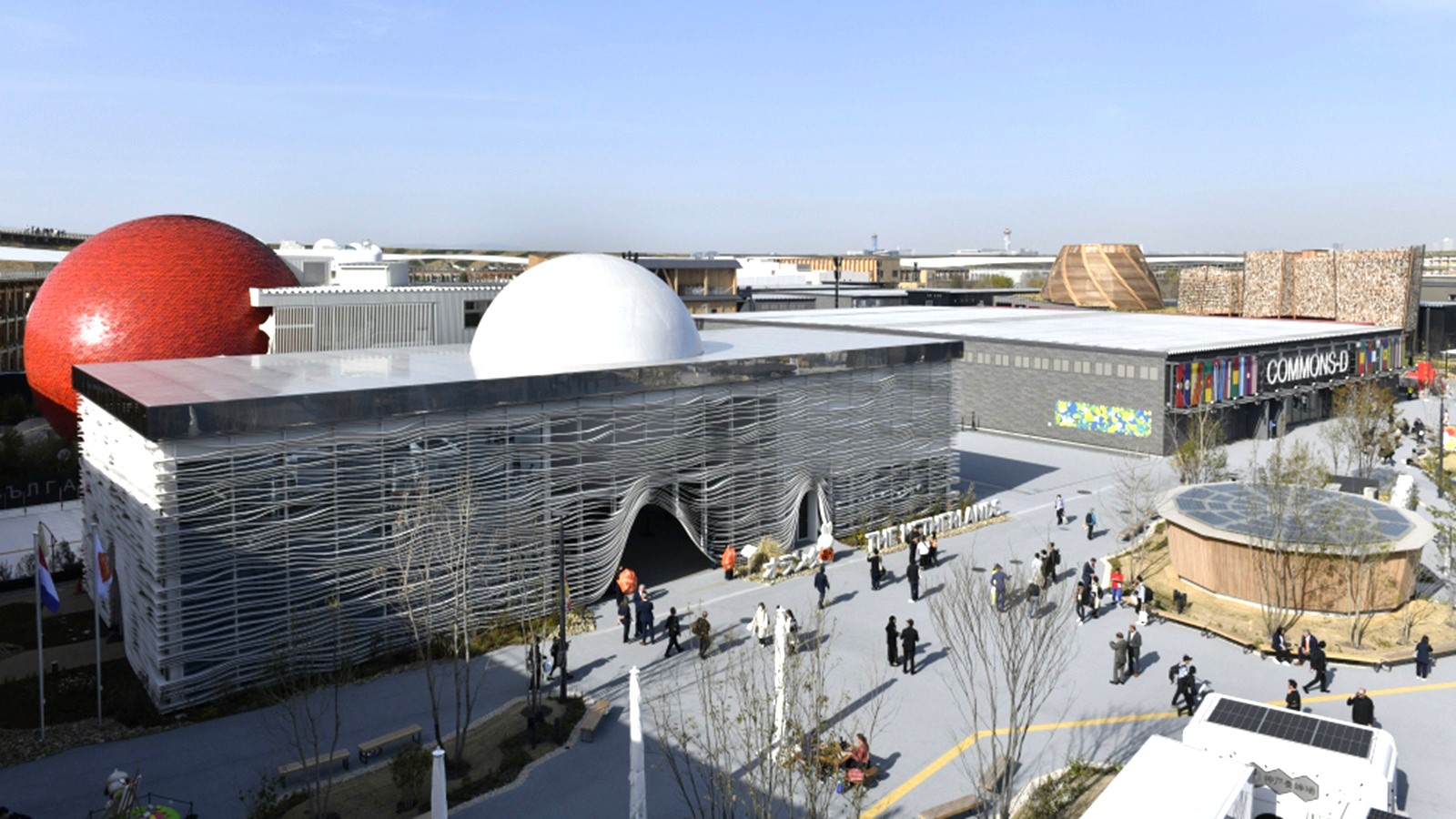 完全球体が浮かぶ「オランダ館」、移設前提の建築が淡路島で再生