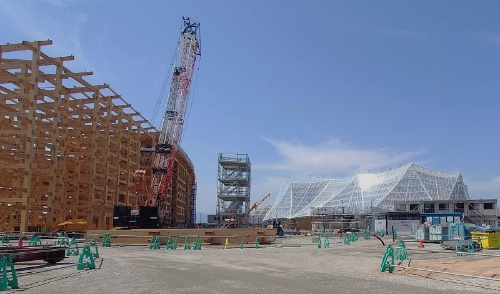 パビリオンはかなり大きく目立つ(写真:生田 将人)