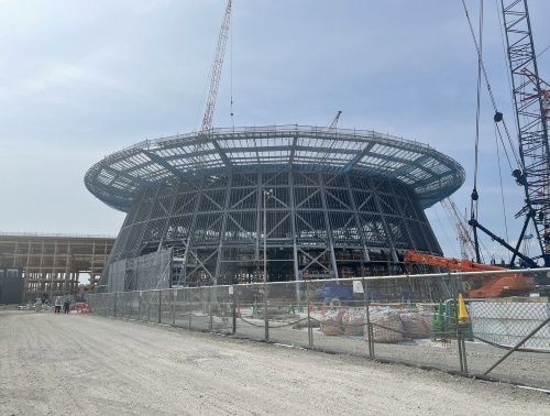 EXPO ホールの建設現場。2024年6月撮影。実施設計や施工は、大成建設・昭和設計が71億1600万円で落札(写真:伊東豊雄建築設計事務所)