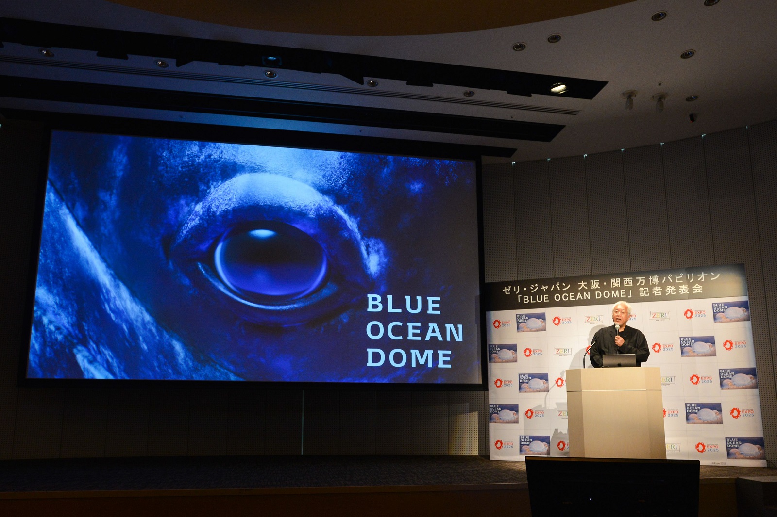 総合プロデューサーを務める日本デザインセンターの原研哉氏。これまでも坂茂氏と一緒に仕事をしてきた間柄（写真：ゼリ・ジャパン）