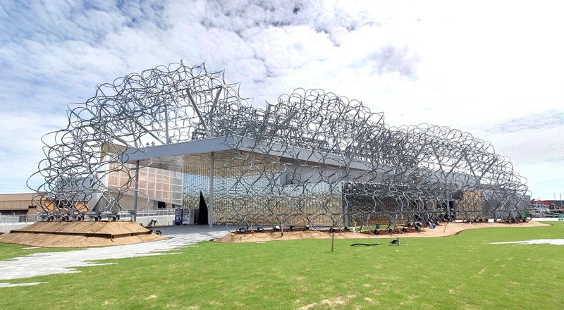 万博のパナソニック館「ノモの国」初公開、外装の膜材は竣工直前に