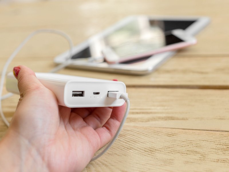 旧型充電器でかかる時間は新型の4.5倍、古いタイプは使い回さずに買い替えを