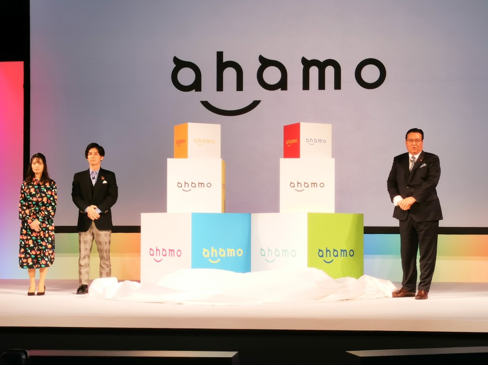 菅前首相の政権下にあった2021年には、NTTドコモのオンライン専用プラン「ahamo」が登場するなど従来より安価な新しいプランが相次いで登場している