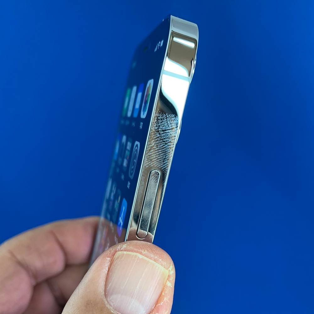 チタン素材とUSB-C採用のiPhone 15 Pro、14 Pro利用の筆者は買いか