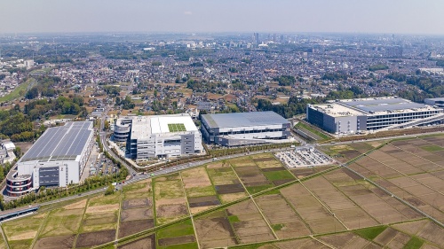 千葉県流山市に完成した「DPL流山」を上空から見る。左から順にDPL流山I、同II、同III、同IV。DPL流山IIが2023年4月に竣工し、4棟が全て完成した(写真:大和ハウス工業)