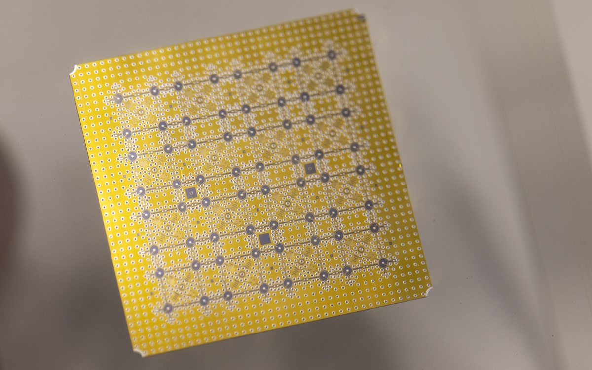 FTQC実現の壁「量子エラー」、その種類や訂正技術を総覧 | 日経クロス
