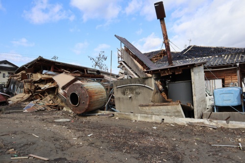 鵜飼川の左岸側の様子。2024年1月5日撮影(写真:日経クロステック)