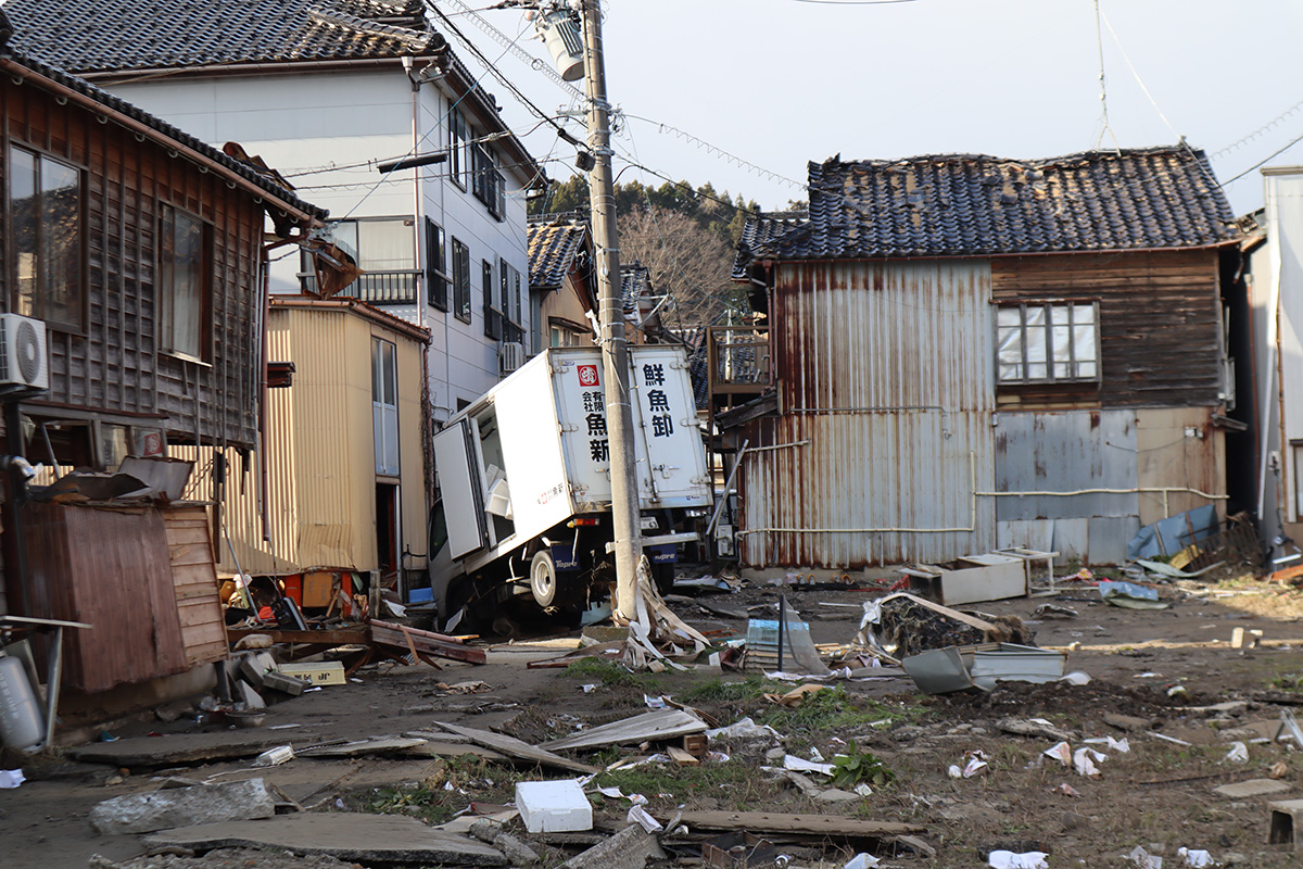 飯田港付近の家屋での津波被害。港に加え、近くを流れる若山川を遡上した津波が原因だと見られる。2024年1月5日撮影（写真：日経クロステック）