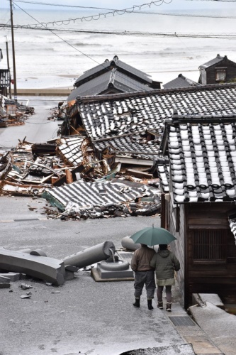 石川県輪島市門前町の黒島地区。倒壊した建物は、国指定重要文化財の「旧角海家住宅」(写真:日経クロステック)