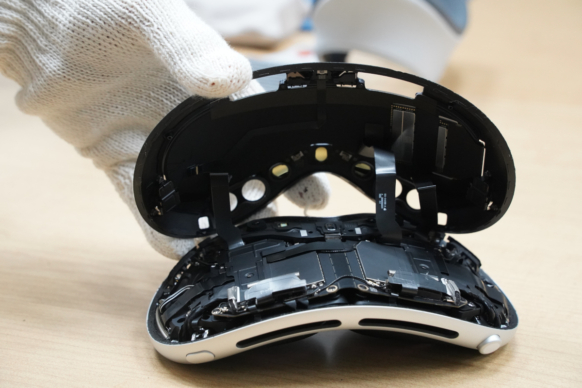 Vision Pro分解開始、技術者も驚く“1台3役”のニデック製ファン現る