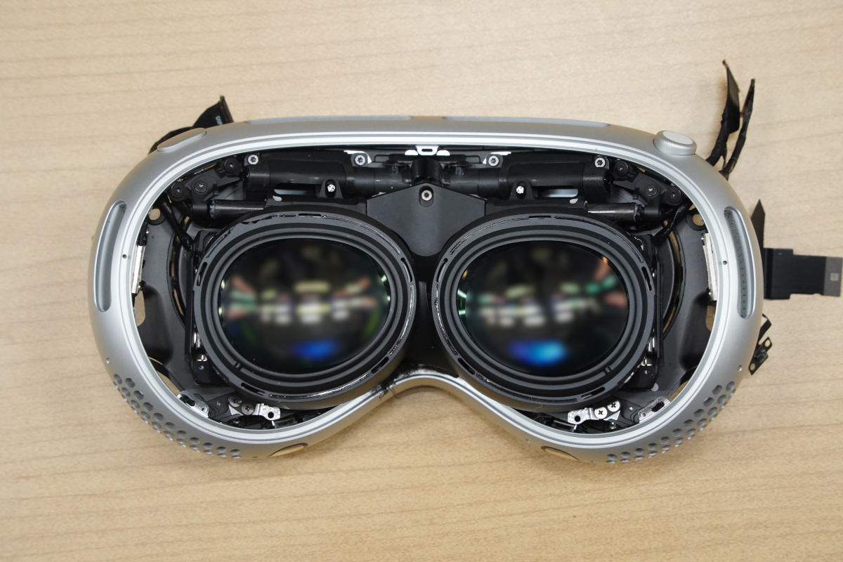 Vision Pro分解開始、技術者も驚く“1台3役”のニデック製ファン現る