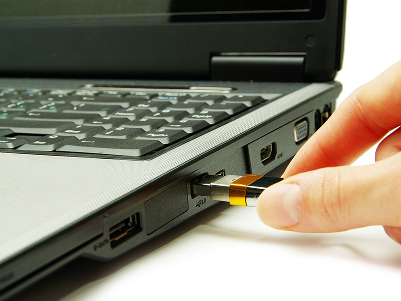 自宅のWindows 11環境をSSDに入れて持ち歩く、「EaseUS OS2Go」で実現