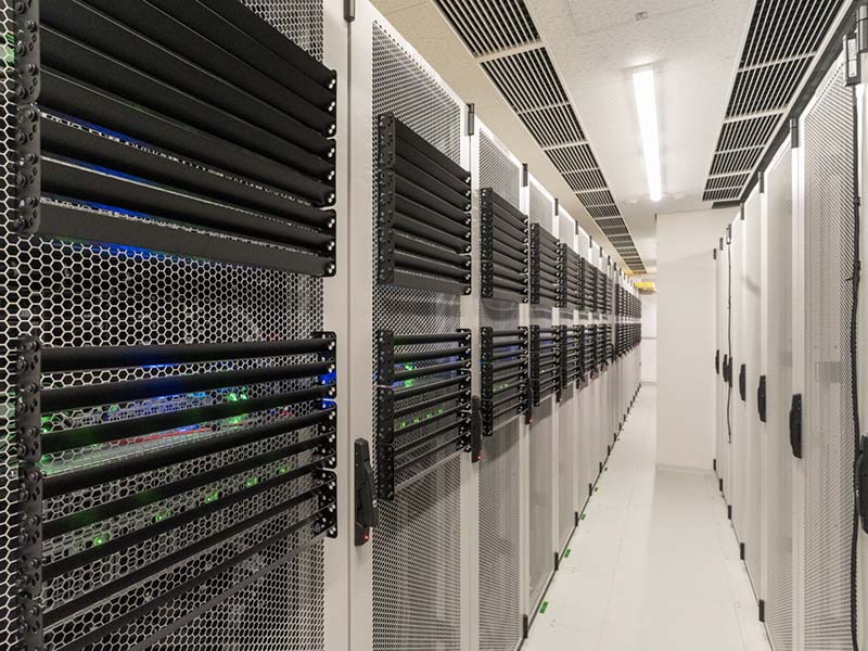 日本でも整備が進むGPUクラウド、GMOが明かしたAIデータセンターの「裏側」