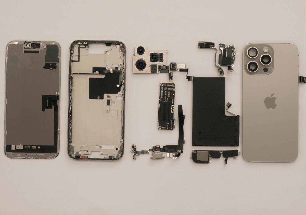 iPhone Proもついに修理しやすい構造に、16 Proシリーズ分解（3ページ