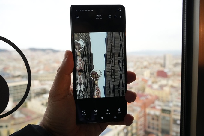 100倍ズームで撮影しても、こんなに鮮明な画質に補正される