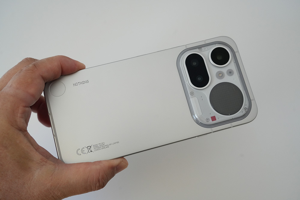 Nothing Phone（4a）の2モデル 無印とメタルボディーのPro、どちらが得
